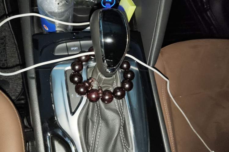 Used Buick Regal 2019 20T Elite Version China VI Standard Gear Lever