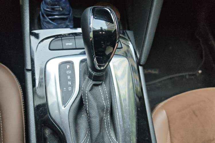 Used Buick Regal 2019 Revised 20T Luxury Version China VI Standard Gear Lever