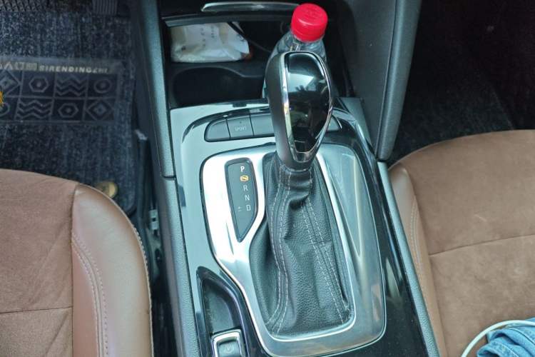 Used Buick Regal 2019 20T Elite Version China VI Standard Gear Lever