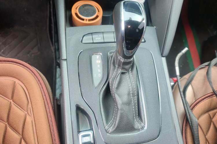 Used Buick Regal 2019 20T Elite Version China VI Standard Gear Lever