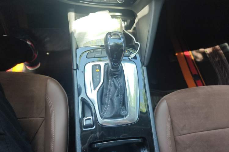 Used Buick Regal 2019 Revised 20T Luxury Version China VI Standard Gear Lever