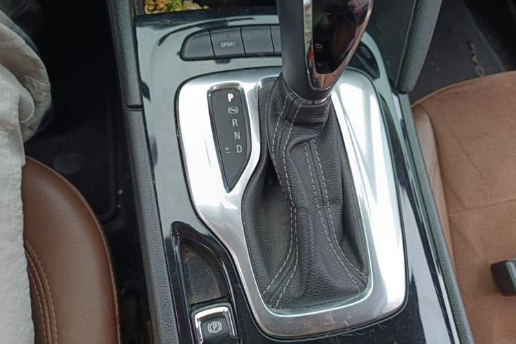 Used Buick Regal 2019 20T Elite Version China VI Standard Gear Lever