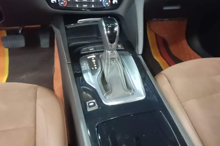 Used Buick Regal 2019 20T Elite Version China VI Standard Gear Lever
