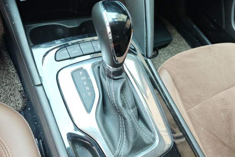 Used Buick Regal 2019 20T Elite Version China VI Standard Gear Lever