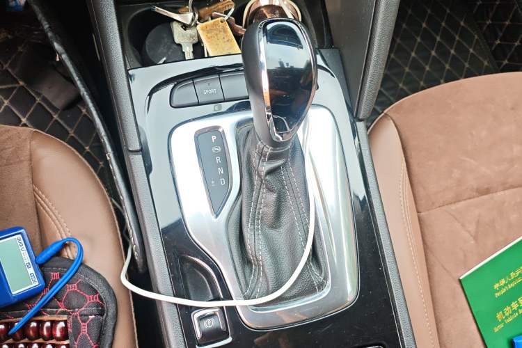 Used Buick Regal 2019 20T Elite Version China VI Standard Gear Lever