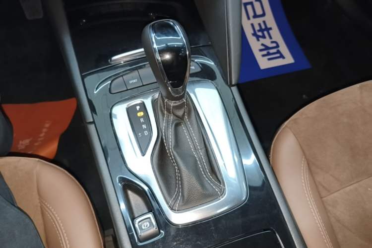 Used Buick Regal 2019 20T Elite Version China VI Standard Gear Lever