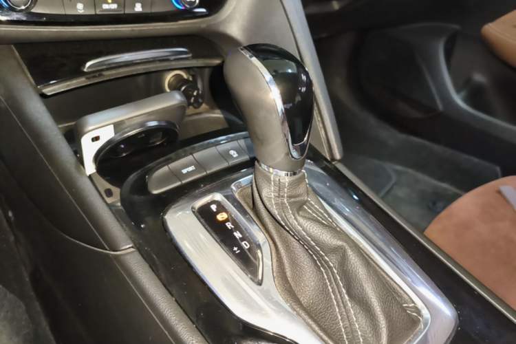 Used Buick Regal 2019 20T Elite Version China VI Standard Gear Lever