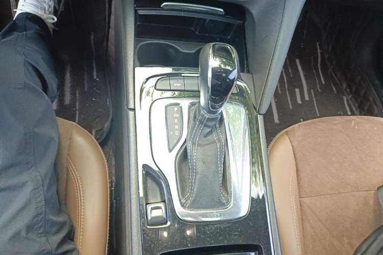 Used Buick Regal 2019 20T Elite Version China VI Standard Gear Lever