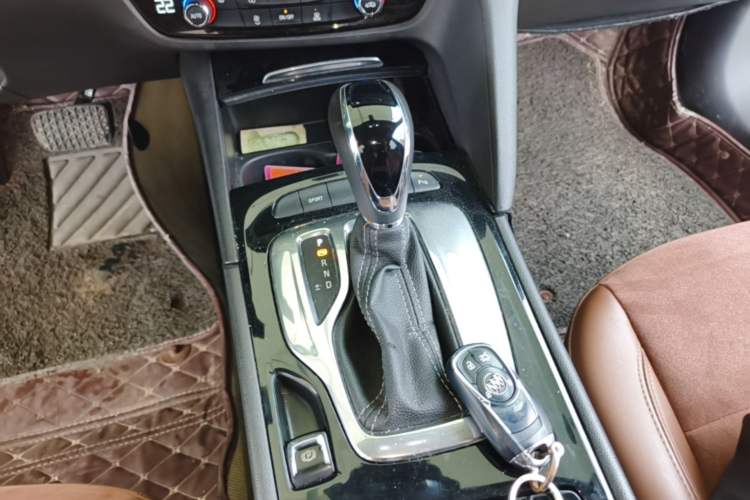 Used Buick Regal 2019 20T Elite Version China VI Standard Gear Lever