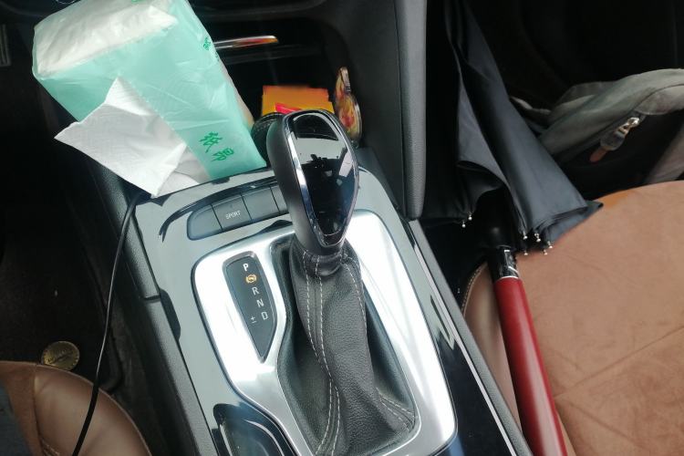Used Buick Regal 2019 20T Elite Version China VI Standard Gear Lever