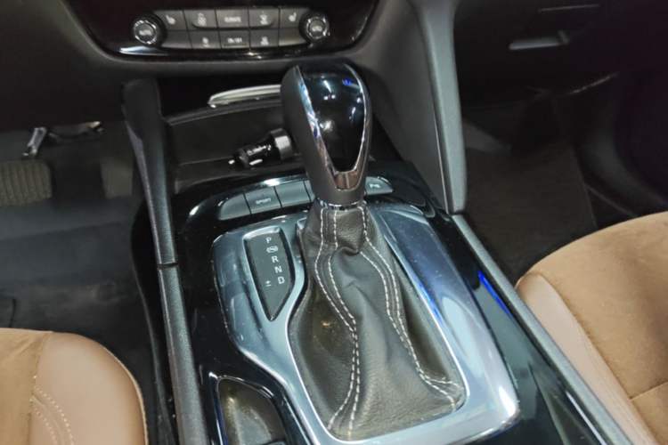 Used Buick Regal 2019 20T Elite Version China VI Standard Gear Lever