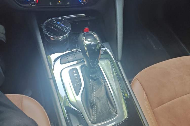 Used Buick Regal 2019 20T Elite Version China VI Standard Gear Lever