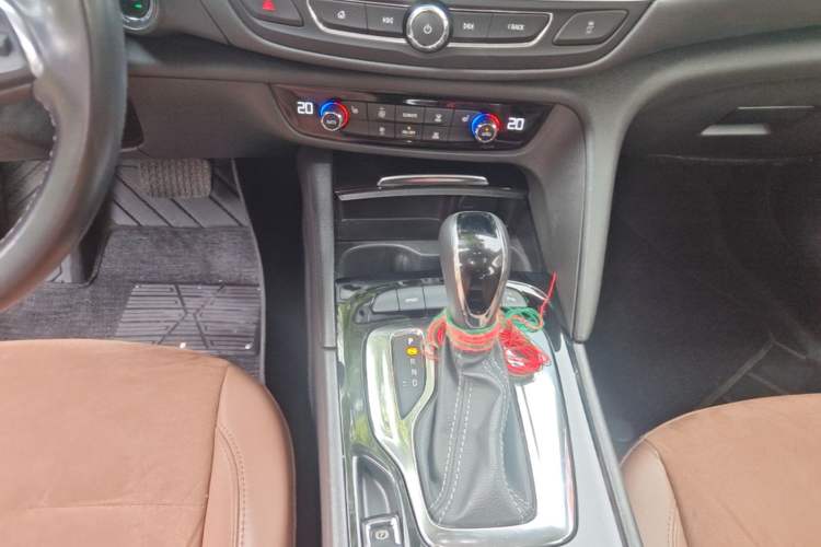 Used Buick Regal 2019 20T Elite Version China VI Standard Gear Lever