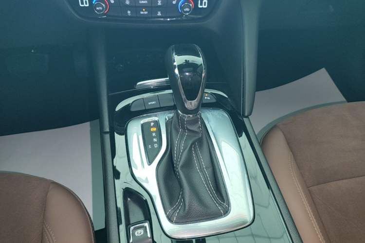Used Buick Regal 2019 20T Elite Version China VI Standard Gear Lever