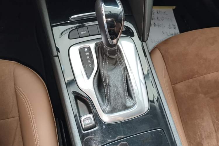 Used Buick Regal 2019 20T Elite Version China VI Standard Gear Lever