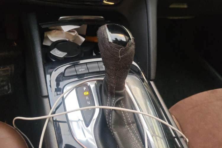 Used Buick Regal 2019 20T Elite Version China VI Standard Gear Lever