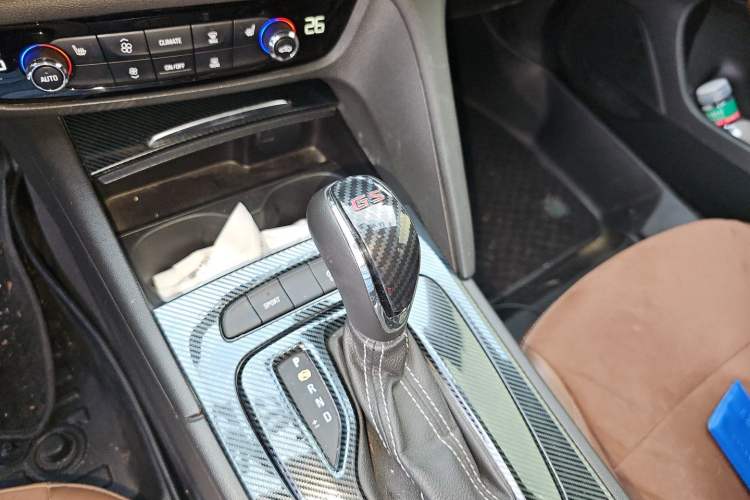 Used Buick Regal 2019 20T Elite Version China VI Standard Gear Lever