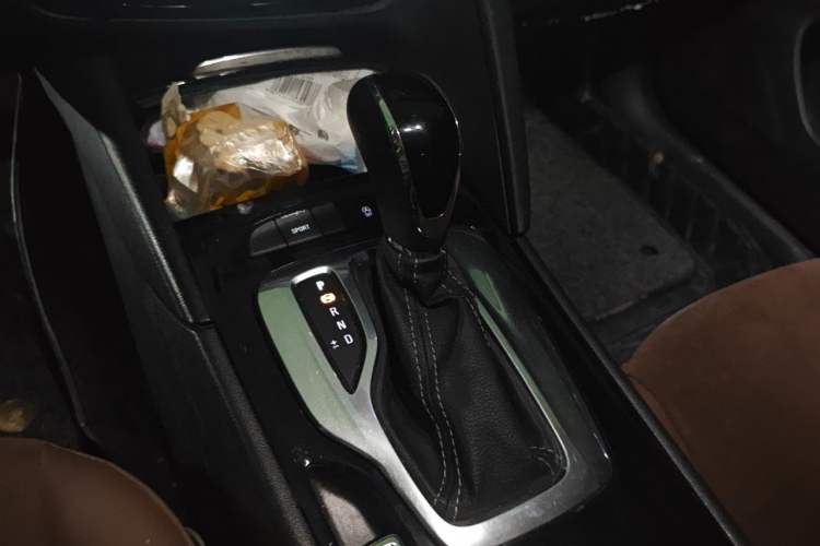 Used Buick Regal 2019 20T Elite Version China VI Standard Gear Lever