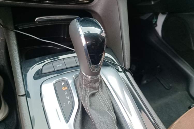 Used Buick Regal 2019 20T Elite Version China VI Standard Gear Lever
