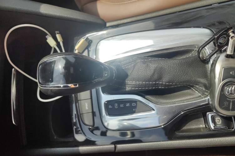 Used Buick Regal 2019 20T Elite Version China VI Standard Gear Lever