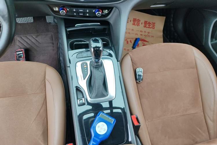 Used Buick Regal 2019 20T Elite Version China VI Standard Gear Lever