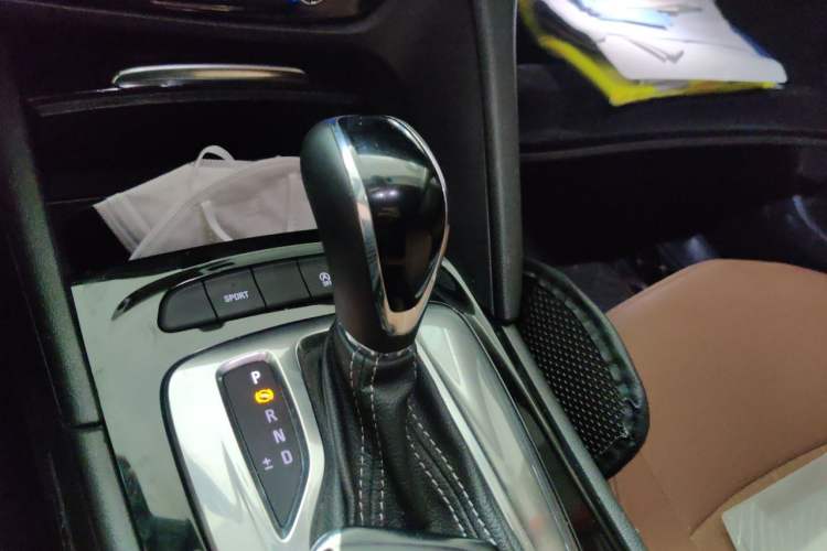 Used Buick Regal 2019 20T Elite Version China VI Standard Gear Lever