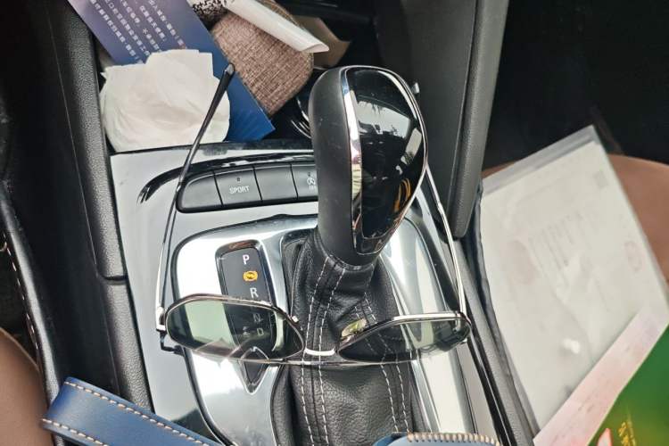 Used Buick Regal 2019 20T Elite Version China VI Standard Gear Lever