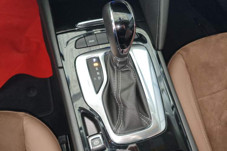 Used Buick Regal 2019 20T Elite Version China VI Standard Gear Lever