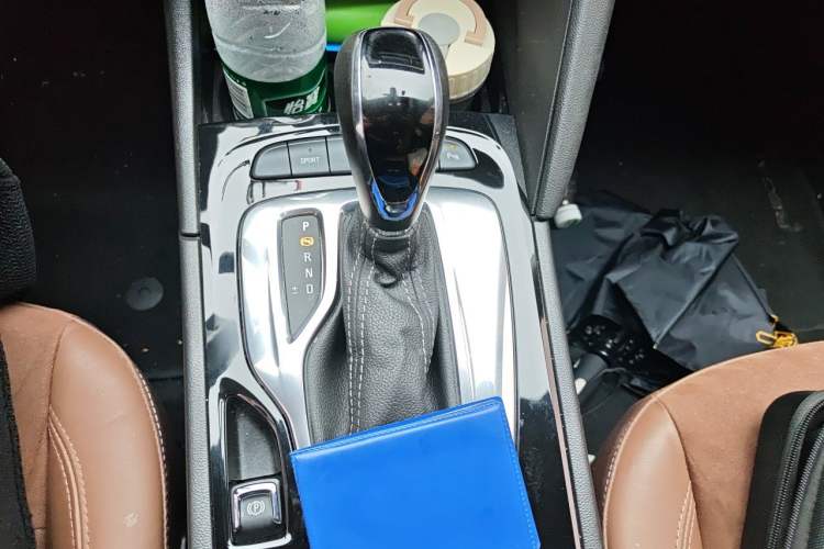 Used Buick Regal 2019 20T Elite Version China VI Standard Gear Lever