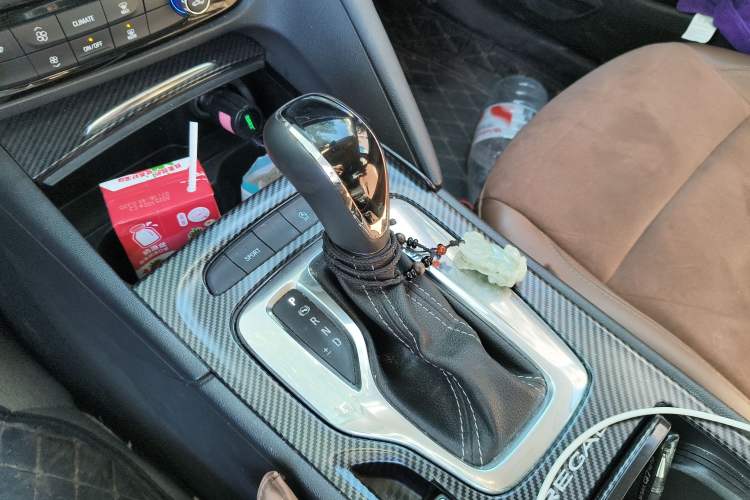 Used Buick Regal 2019 20T Elite Version China VI Standard Gear Lever