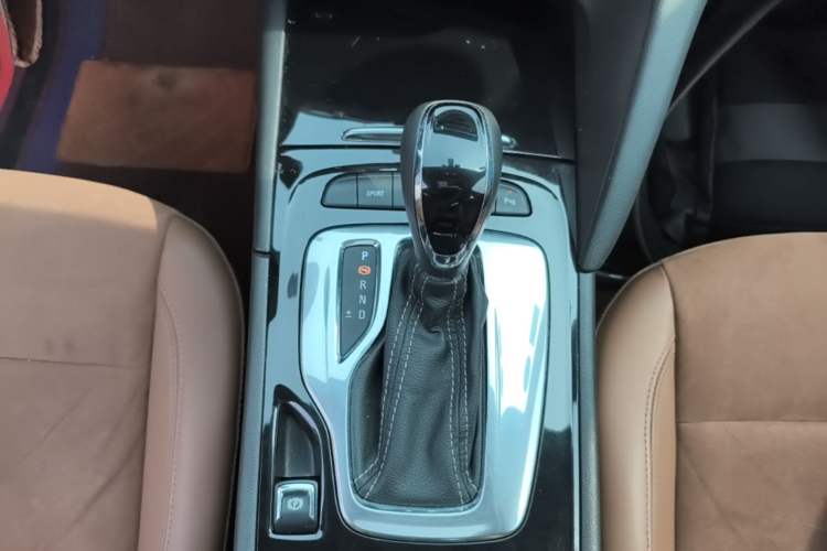 Used Buick Regal 2019 20T Elite Version China VI Standard Gear Lever