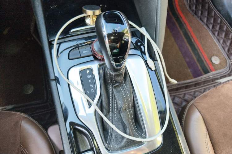 Used Buick Regal 2019 20T Elite Version China VI Standard Gear Lever