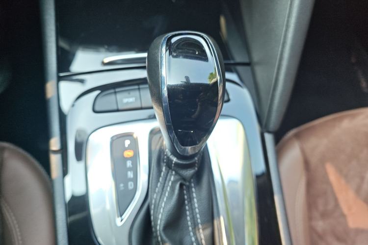Used Buick Regal 2019 20T Luxury Model China VI Standard Gear Lever