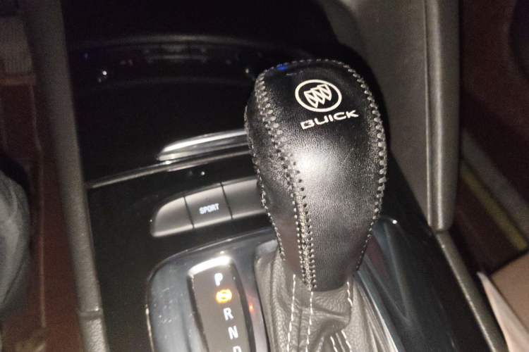 Used Buick Regal 2019 20T Elite Version China VI Standard Gear Lever