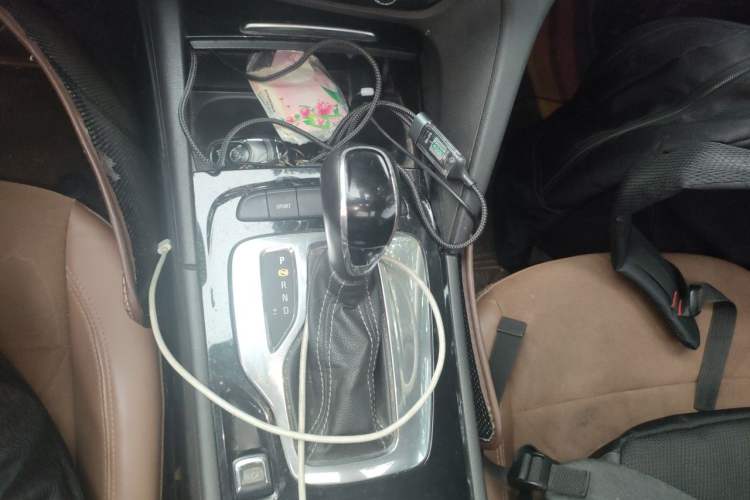 Used Buick Regal 2019 20T Elite Version China VI Standard Gear Lever