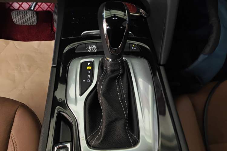 Used Buick Regal 2019 20T Elite Version China VI Standard Gear Lever