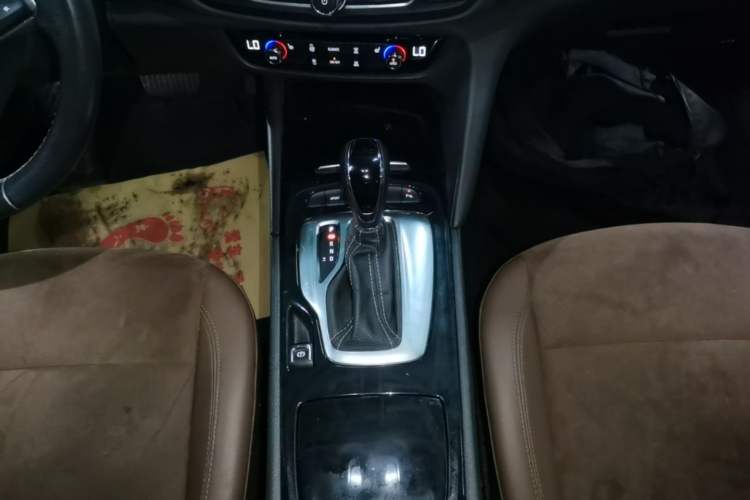 Used Buick Regal 2019 20T Elite Version China VI Standard Gear Lever