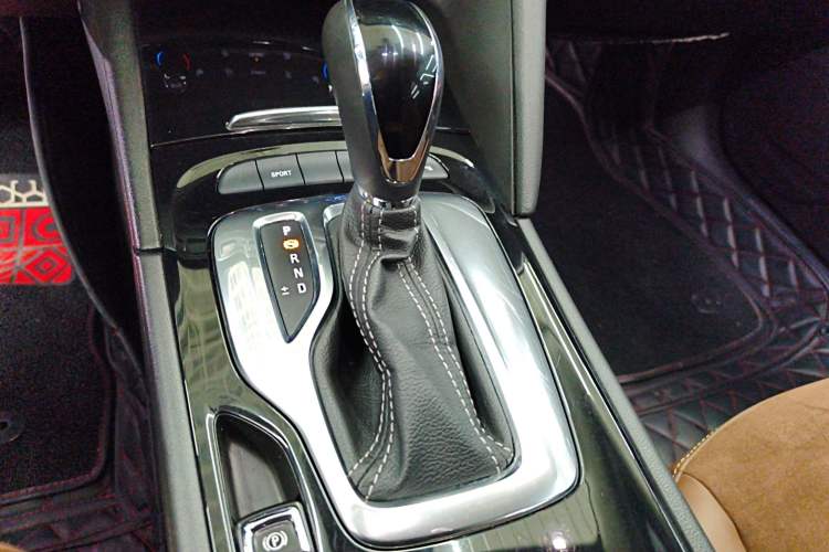Used Buick Regal 2019 20T Elite Version China VI Standard Gear Lever