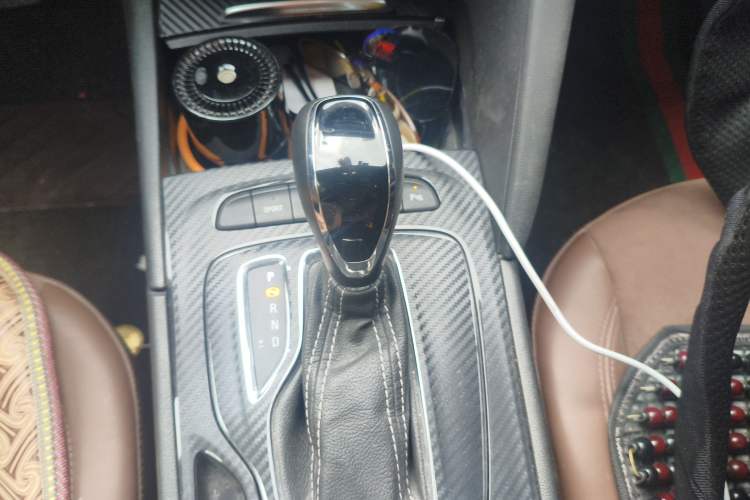 Used Buick Regal 2019 20T Elite Version China VI Standard Gear Lever