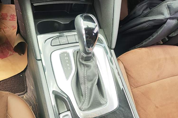Used Buick Regal 2019 Revised 20T Luxury Version China VI Standard Gear Lever