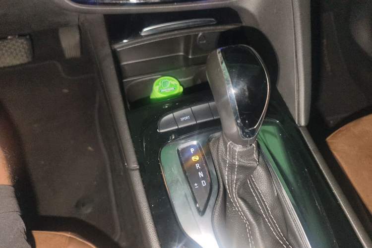 Used Buick Regal 2019 20T Elite Version China VI Standard Gear Lever