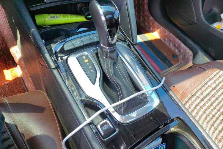 Used Buick Regal 2019 20T Elite Version China VI Standard Gear Lever