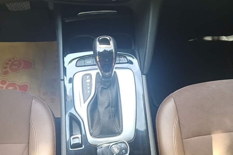 Used Buick Regal 2019 20T Elite Version China VI Standard Gear Lever
