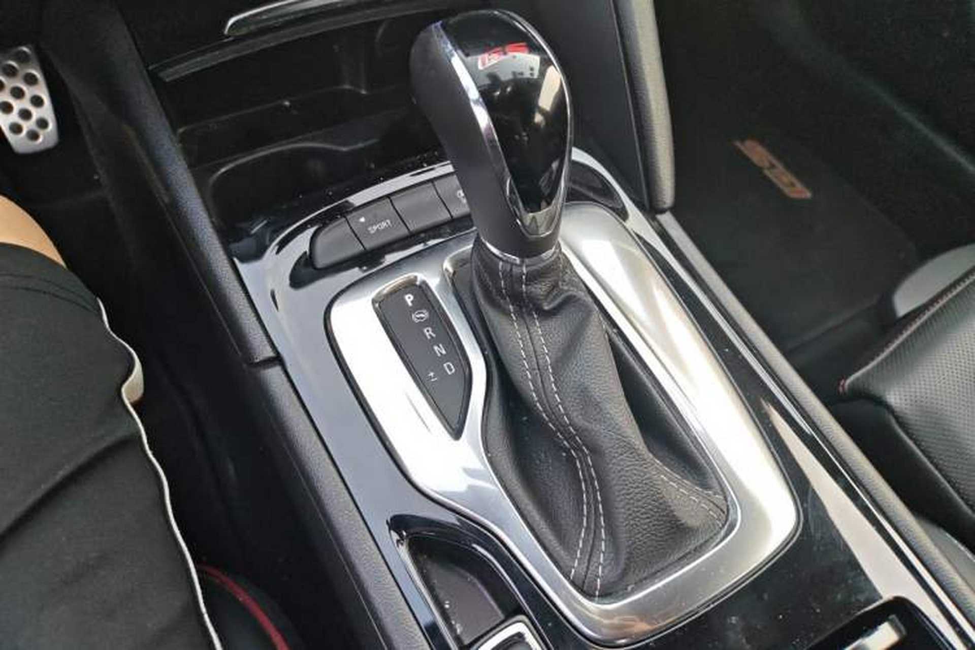Used Buick Regal 2019 GS 28T Elite Model China VI Standard Gear Lever