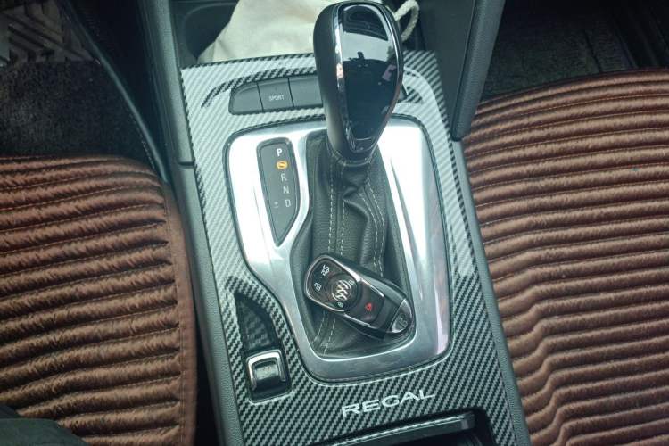 Used Buick Regal 2019 20T Elite Version China VI Standard Gear Lever