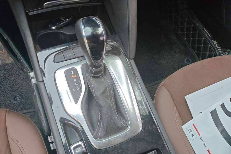 Used Buick Regal 2019 20T Elite Version China VI Standard Gear Lever