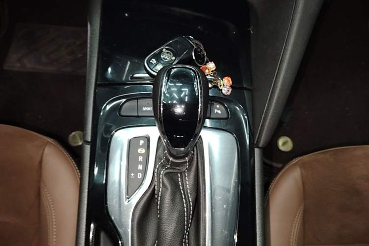 Used Buick Regal 2019 20T Elite Version China VI Standard Gear Lever
