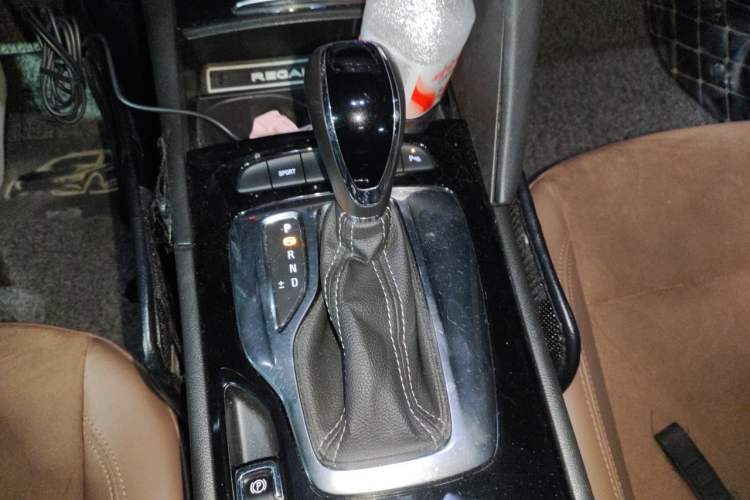 Used Buick Regal 2019 20T Elite Version China VI Standard Gear Lever