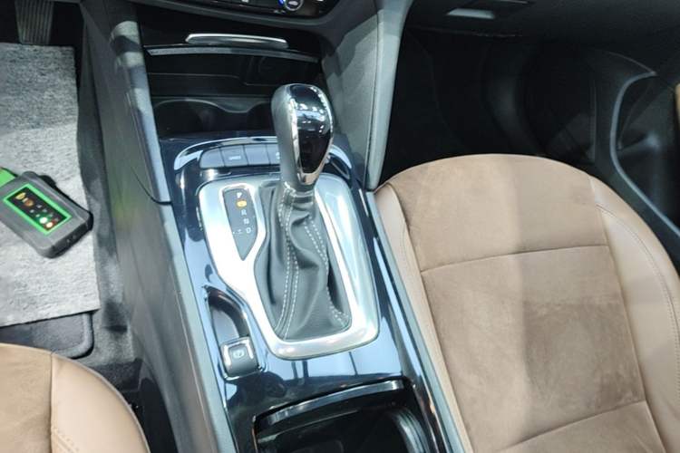 Used Buick Regal 2019 20T Elite Version China VI Standard Gear Lever
