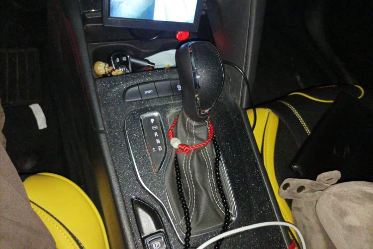 Used Buick Regal 2019 20T Elite Version China VI Standard Gear Lever